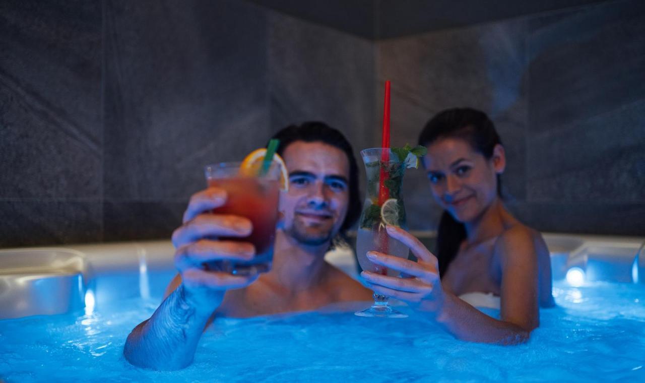 فندق براغفي  Wellness Relax - Luxusni المظهر الخارجي الصورة