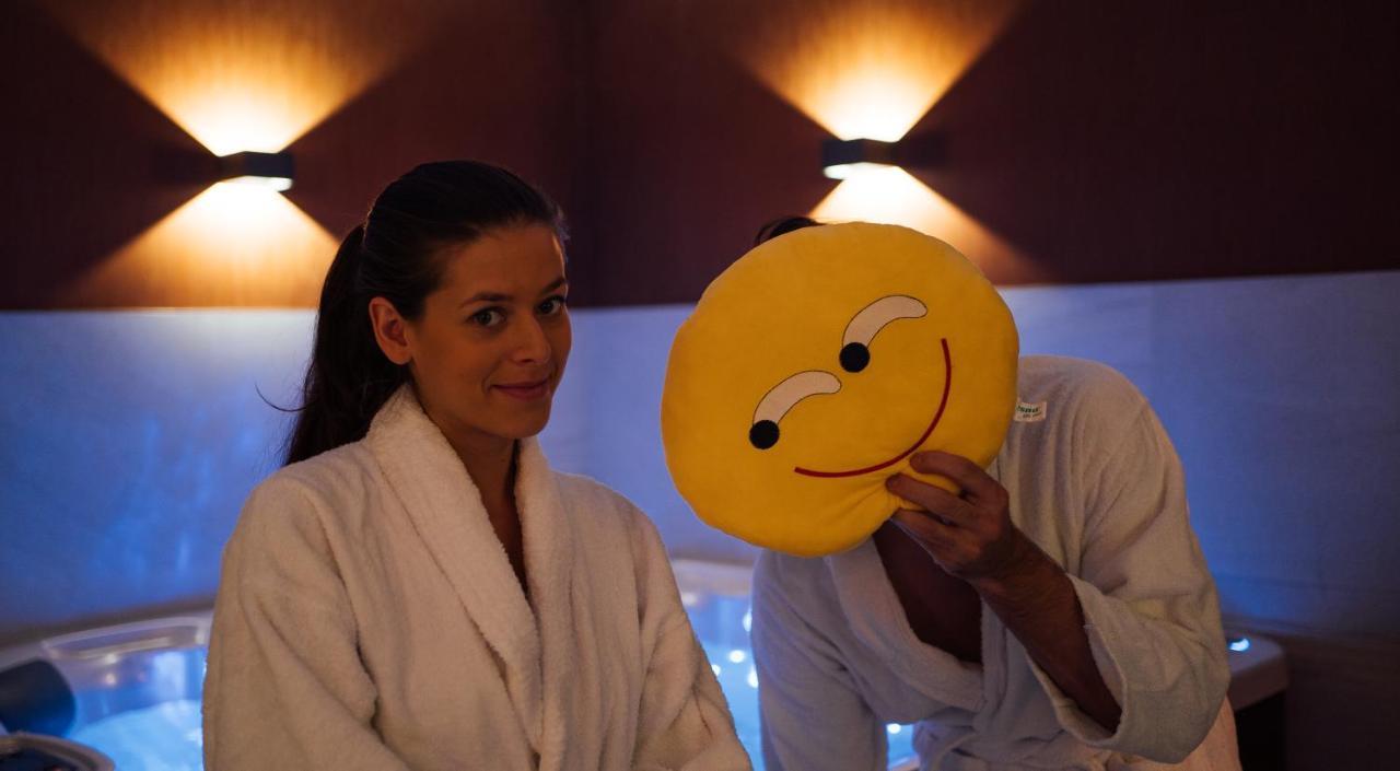 فندق براغفي  Wellness Relax - Luxusni المظهر الخارجي الصورة