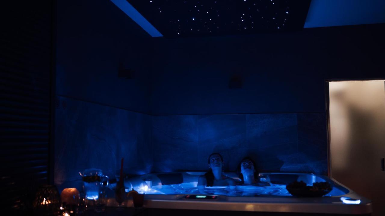 فندق براغفي  Wellness Relax - Luxusni المظهر الخارجي الصورة