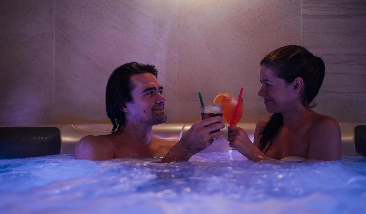 فندق براغفي  Wellness Relax - Luxusni المظهر الخارجي الصورة